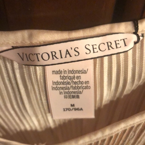 🤩- Victoria’s Secret shine pleat crop cami in sizeM - Picture 5 of 5